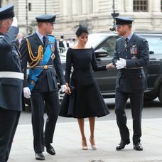 Meghan Markle s pricom Harrym.