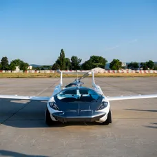 Lietajúce auto Aircar po prvý raz absolvovalo let medzi dvoma medzinárodnými letiskami