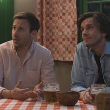 Edo dokazuje, že je vtipný.