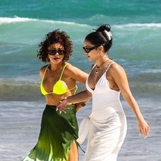 Vanessa Hudgens v Tulume