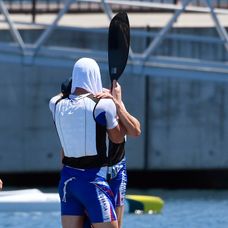 Smutní Samuel Baláž a Adam Botek po semifinálovej jazde na 1000 metrov v K2 v Tokiu.