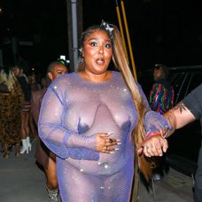 Lizzo v jednom zo svojich najextravagantnejších outfitov.