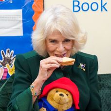 Camilla darovala deťom Paddingtonov