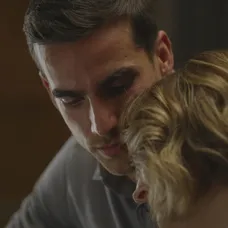 Lucia (Monika Horváthová) a Martin (Adam Bardy) sa zbližujú