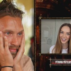 Pítr sa po odkaze od priateľky Gabči rozplakal.