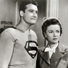 Zomrela Phyllis Coates