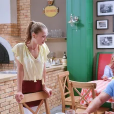 Lenka je neoddeliteľnou súčasťou Vladovej pizzérky.