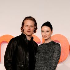 Caitriona Balfe a Sam Heughan na premiére 