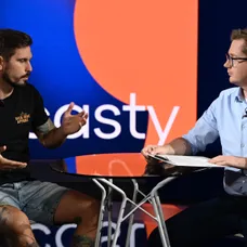Komik Jakub Zitron Ťapák v Cirkus Politikus s Martinom Prôčkom.