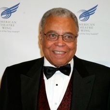 Vo veku 93 rokov zomrel legendárny americký herec James Earl Jones