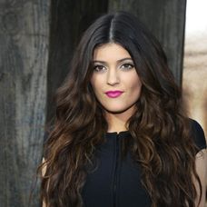 Kylie Jenner PRED a PO úprave pŕs