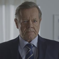 Bednár je, zdá sa, iba bábkou.