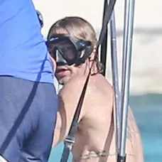 Brad Pitt na dovolenke.