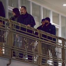 Kendall Jenner, v tesnom závese za ňou Bad Bunny