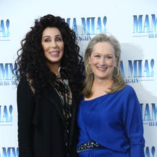 Cher a Meryl Streep na londýnskej premiére muzikálu Mamma Mia! Here We Go Again