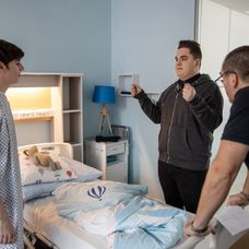 Timo Meier zo San Jose oslavuje gól proti Pittsburghu.