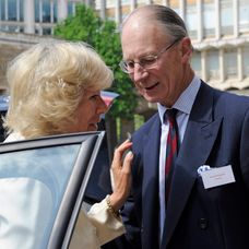 Zomrel strýko princov Williama a Harryho Lord Robert Fellowes