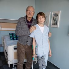 Tomáš Tatar a brankár New Yorku Rangers Alexandar Georgijev.