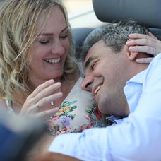 Nakrúcanie pôrodu v aute.