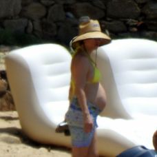 Kate Hudson oddychuje na gréckom ostrove.