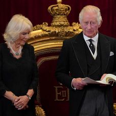 Britský kráľ Karol III. a britská kráľovná manželka Kamila