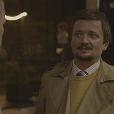 Andrej sa pred nemocnicou poháda s Erikom.