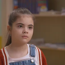 Julke sa v škole smejú.