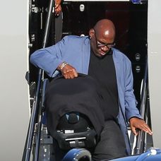 Rihanna so synom a partnerom pristáli v Los Angeles