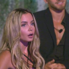 Majlov príchod na vilu.