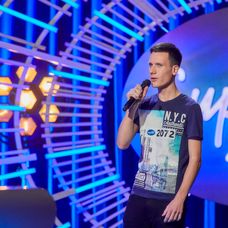 Matúš Lauro s kamarátmi zaspievali v sprievode Mariána Čekovského