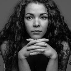 Sprava Ivan Barbašev, Robert Bortuzzo a Jay Bouwmeester zo St. Louis oslavujú gól proti NY Rangers.