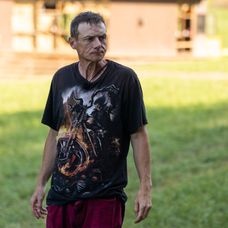 Na statok prišli nový obyvatelia, Roman zacítil rezne ...