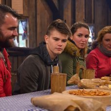 Petru prišla navštíviť sestra