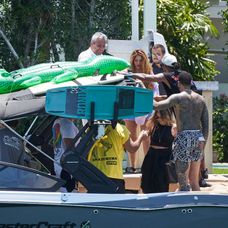 Shakira s Lewisom Hamiltonom na lodi