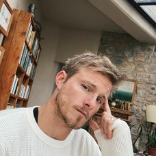 Herec Alexander Ludwig.