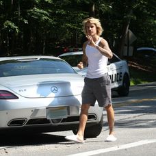 Bieberovi a Baldwin sa pokazilo auto. 