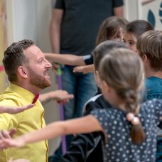 Miro Jaroš v Oteckoch rozprúdil zábavu.