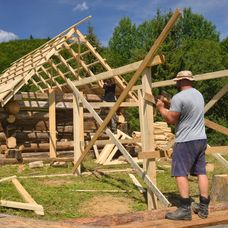 Práce na Farme sú v sklze