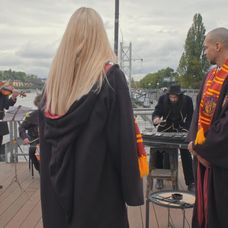 Kristian požiadal priateľku Sajku o ruku.