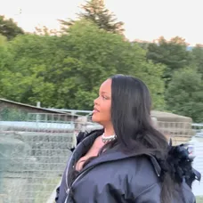 Rihanna prvýkrát po pôrode na verejnosti