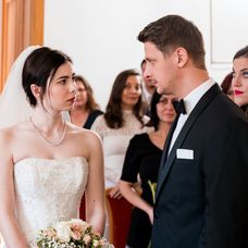 Lenka ušla sperd oltára