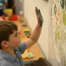 Dobrovoľníctvo si počas korunovácie skúsil aj princ William s rodinou