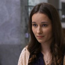 Emina klientka chce dať dieťa na adopciu.