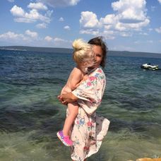 Matúšova manželka Nina s dcérkou