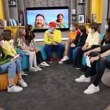 Miro Jaroš a deti z Oteckov v Teleráne