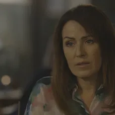 Júlia odkryje smutnú minulosť.