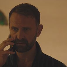 Andrej zistí od neznámeho muža o Laure zásadnú informáciu.