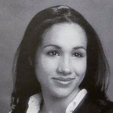Meghan Markle na fotke z maturitného tabla
