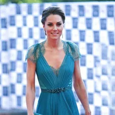 Kate Middleton v róbe od Jenny Packham v roku 2012.