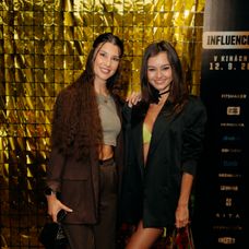 Julie zo šou Ruža pre nevestu v odvážnom outfite na premiére